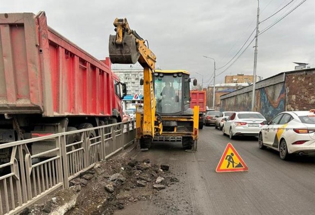В Красноярске начали ремонт на трех улицах левого берега