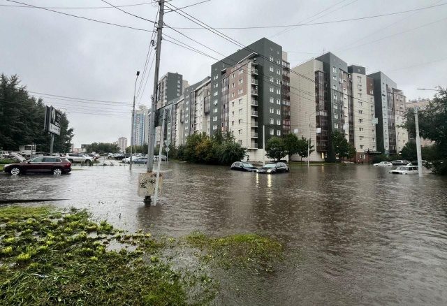 «Коммунальные службы были готовы к погодным капризам»: как в мэрии прокомментировали коллапс на дорогах Красноярска