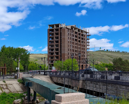 Мэрия хочет забрать у собственника 12-летний долгострой на берегу Качи в Красноярске