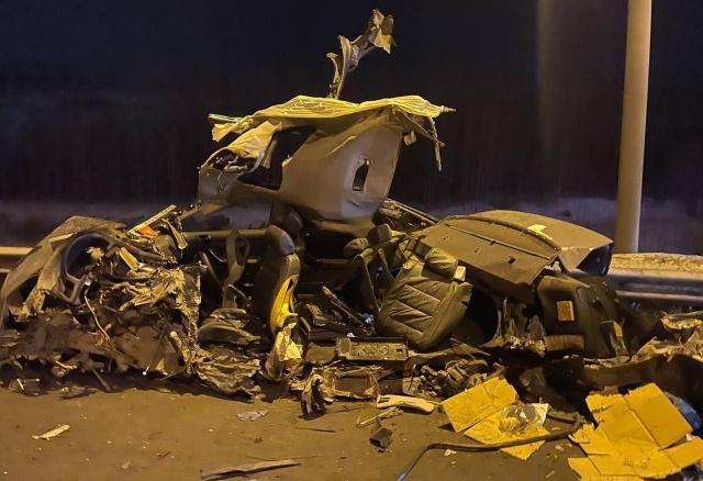 Легковушку разорвало в аварии с фурой под Ачинском Легковушку разорвало в аварии с фурой под Ачинском