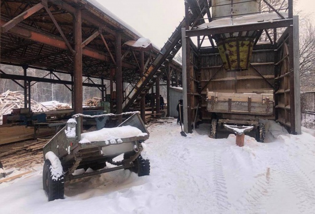 Рабочего придавило станком на лесопилке в Красноярском крае