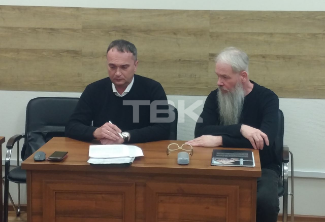 Суд оставил под домашним арестом красноярского художника Василия Слонова Суд оставил под домашним арестом красноярского художника Василия Слонова