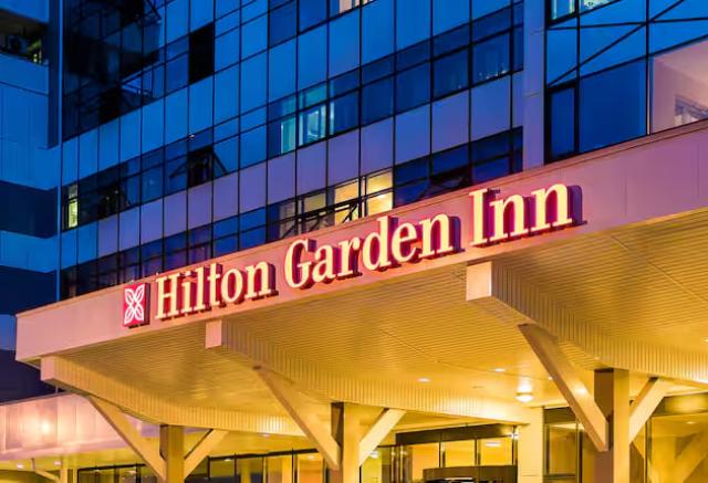 Появилась информация о погроме в отеле Hilton сотрудниками красноярского Соцфонда: что говорят в гостинице?