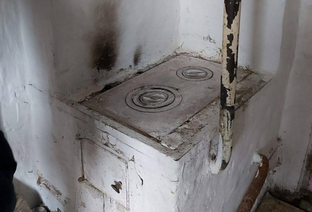 9-летняя девочка в Канском районе хотела растопить печь бензином и получила ожоги