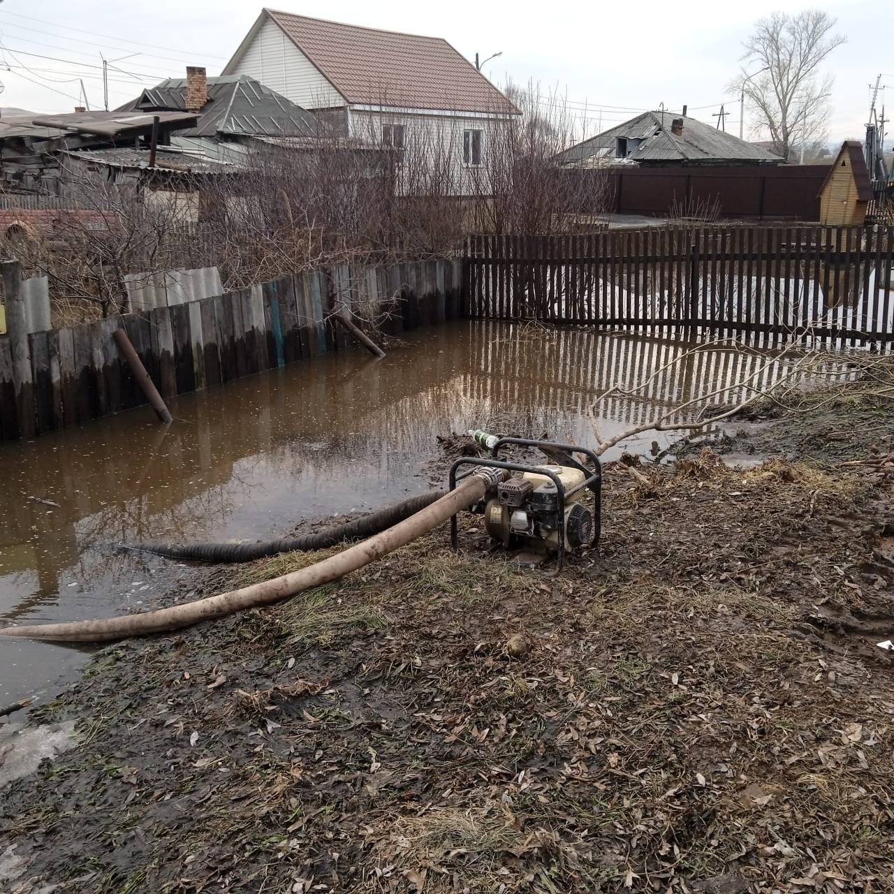 На Бугаче затопило жилые дома: уровень воды поднялся на 24 см за ночь