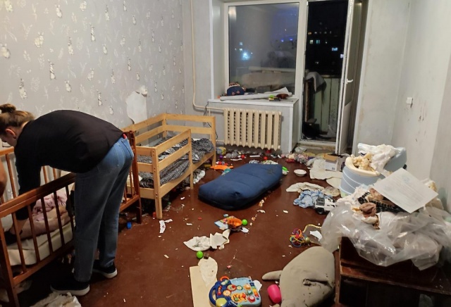 В Минусинске грудной ребенок умер в своей кроватке: его зажало между рейкой и матрасом