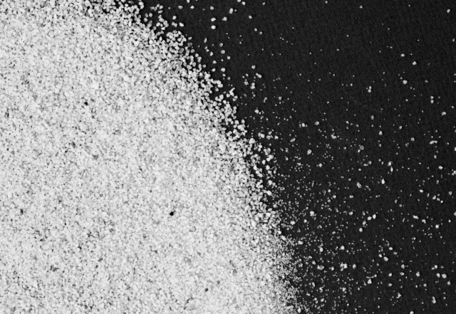 «Подобрал на улице»: красноярский подросток употребил белый порошок и умер