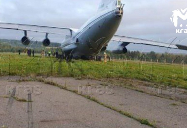 Военный самолет ИЛ-76 совершил аварийную посадку в аэропорту Черемшанка под Красноярском