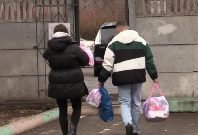 Подарки для новорожденных будут вручать в роддомах Красноярска