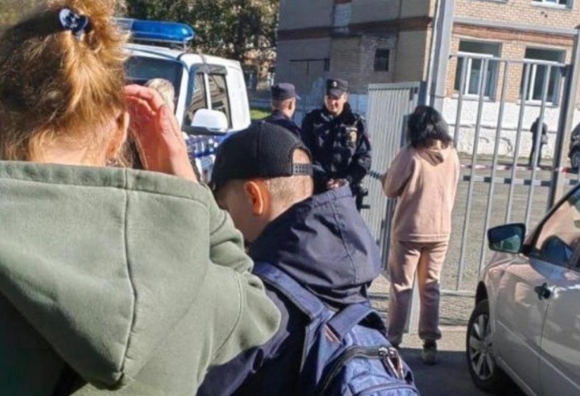Подросток с молотком напал на учеников и педагога в школе Челябинска