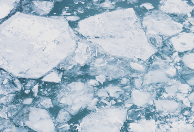 Мужчина на снегоходе ушел под лед на севере Красноярского края