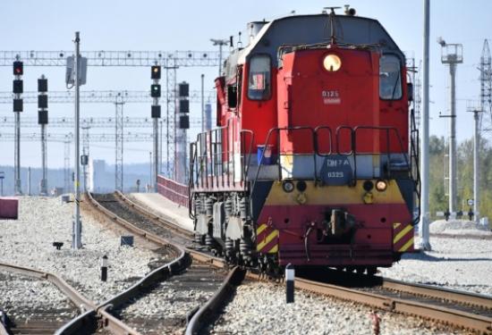 Тепловоз сошел с рельсов на станции в Красноярске