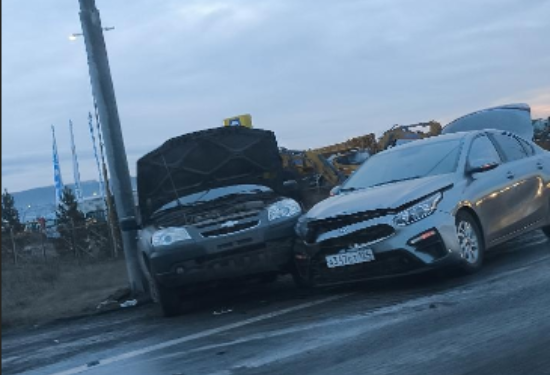 «Машина просто не тормозила»: после ночного дождя в Красноярске и пригороде произошло более 15 аварий