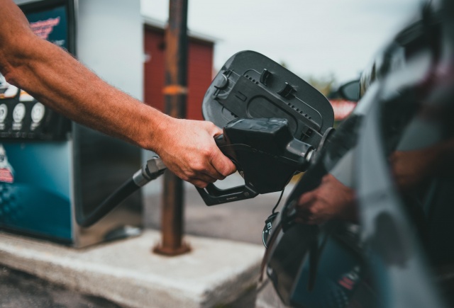 В Красноярске подорожал бензин: в чем причина и когда остановится рост цен на топливо