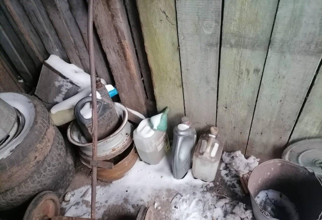 Житель Абанского района избил и облил бензином подругу своей жены