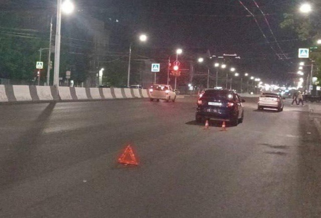 Красноярец переехал бродившего по проезжей части мужчину: пешеход скончался в больнице Красноярец переехал бродившего по проезжей части мужчину: пешеход скончался в больнице