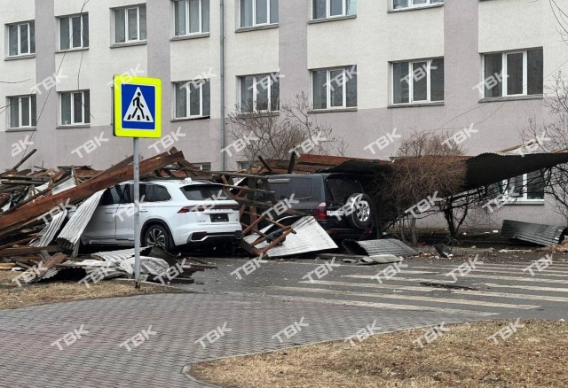 Студентов временно расселят из общежития на Вузовском после обрушения крыши