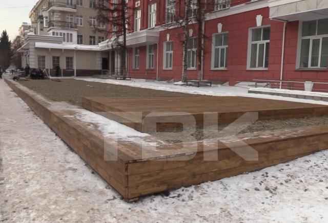 Фундамент снесенного кафе «Кантри» в Красноярске закрыли досками: рассказываем, что там будет