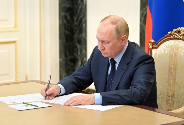 Владимир Путин утвердил состав делегации для переговоров с Украиной в Стамбуле 15 мая