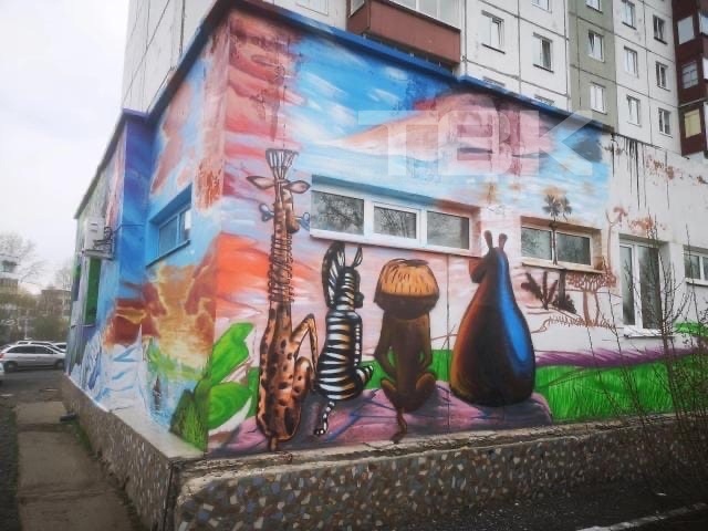 «Надоела серость!»: художник из Шарыпова разукрашивает город