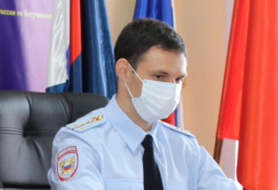Замначальника отдела собственной безопасности МВД по краю задержали за взятку