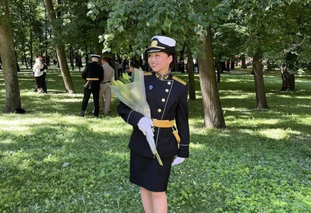 Уроженка Эвенкии приняла роды близнецов в самолете на высоте 10 км
