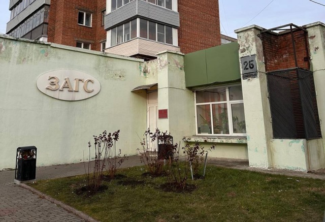 Обветшалые стены и разбитая плитка: красноярский депутат пытается добиться реконструкции ЗАГСа