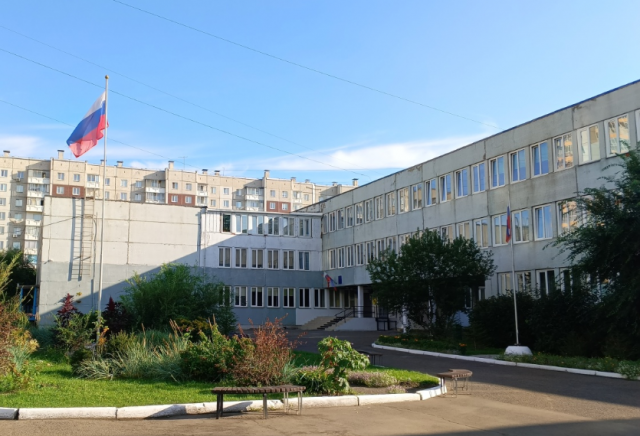 Отсыревшие стены и протекающие крыши: режим угрозы ЧС ввели в 14 школах и детсадах Красноярска после ливней