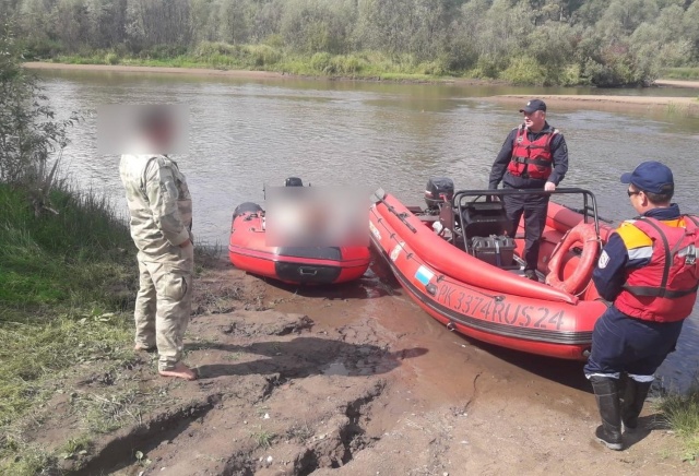 Рыбак дрейфовал на лодке с телом мертвого брата в Красноярском крае