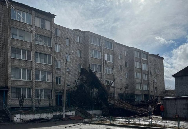 «УК не проводила ремонт»: уголовное дело возбудили после обвала крыши во время урагана на Северо-Енисейской