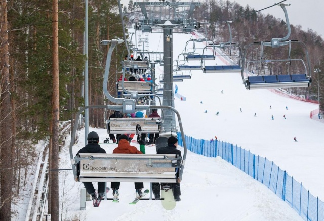 Фанпарк «Бобровый лог» стал лучшим городским горнолыжным курортом России