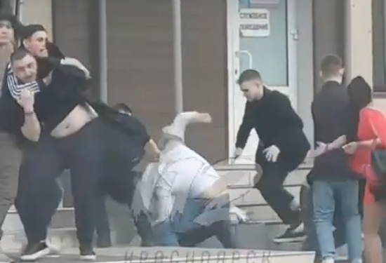 В баре «Че почем» в центре Красноярска произошла потасовка: человек попал в больницу