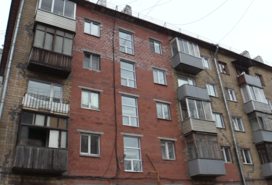 В Железнодорожном районе Красноярска разрушается дом: повторит ли он судьбу здания на Бограда?