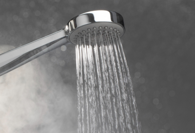 Горячую воду в четырех районах Красноярска отключат на неделю позже